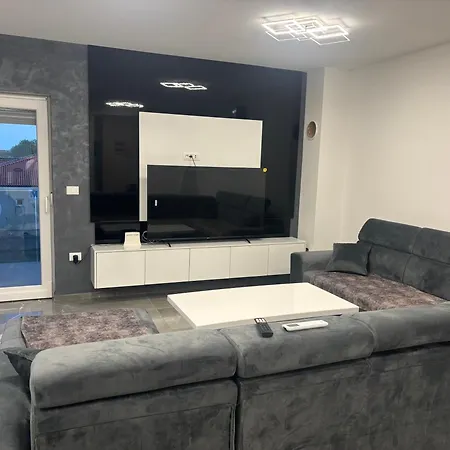 Tini 1 Appartement Pula